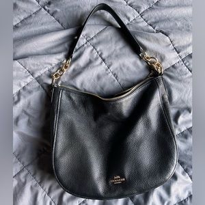 Coach shoulder bag Black with gold.